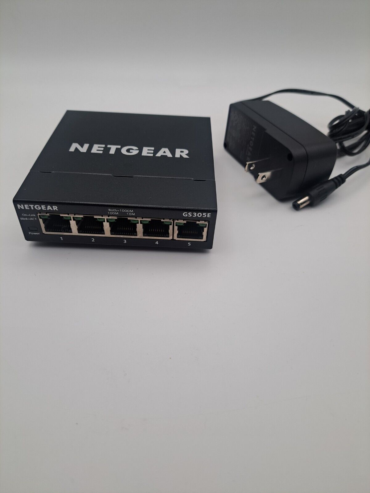 NETGEAR 5-Port Gigabit Ethernet Plus Switch Desktop or Wallmount (GS305E)