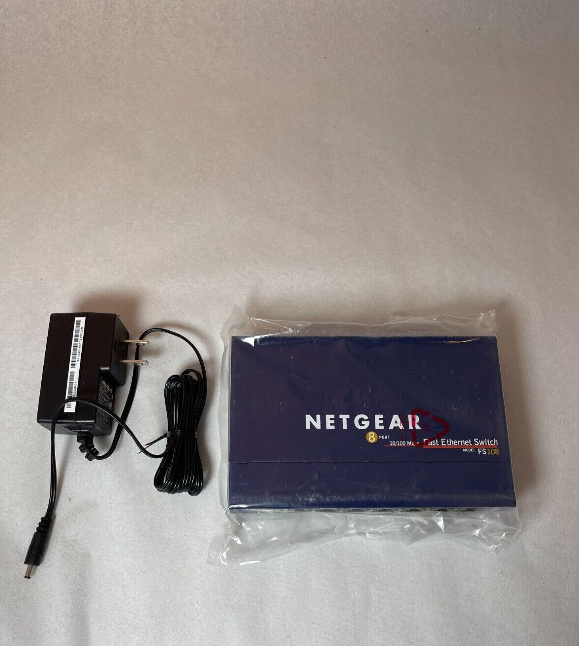 Netgear, 8 Port Fast Ethernet Switch, FS108,  7.5 VDC 1A - Open Box