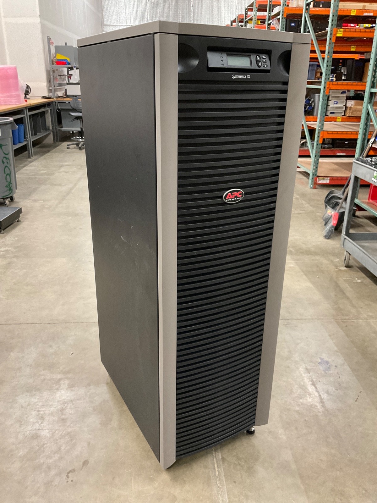 APC Symmetra LX 120/208V Single Phase UPS SYAF16KXR9T W/ X3 SYPM4KP & X11 SYBT5