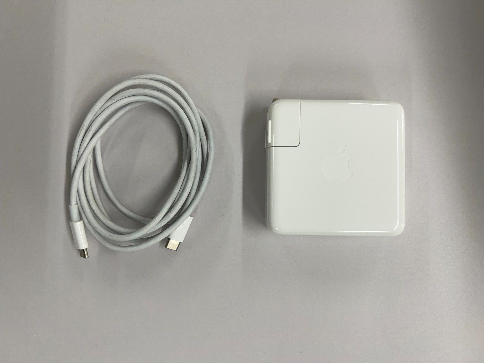 Genuine Apple 61W USB-C Power Adapter MRW22LL/A A1947 - EXCELLENT COND