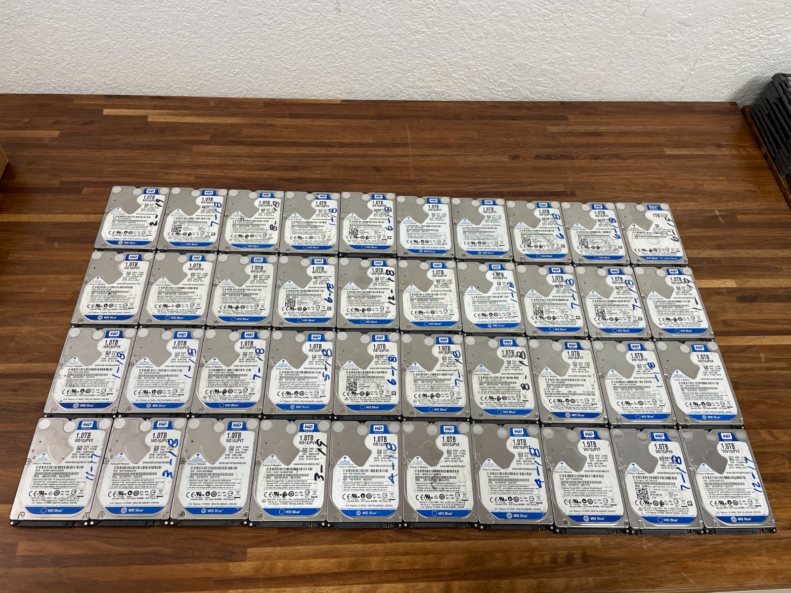Lot of 40 Western Digital WD Blue 1TB 2.5\