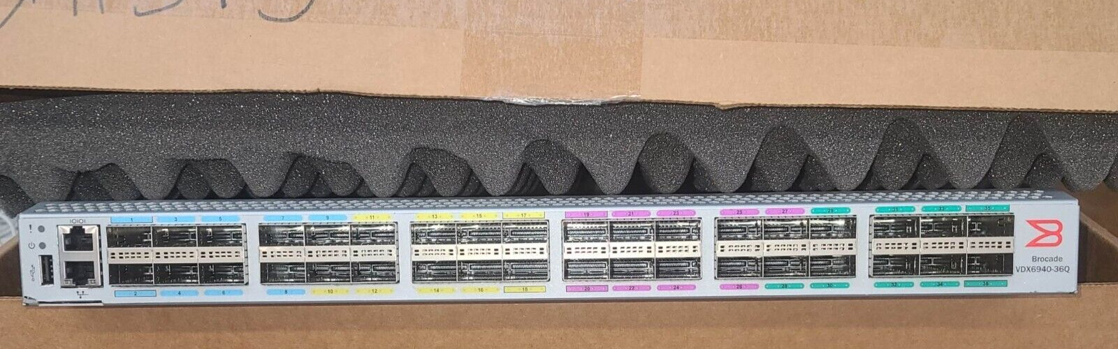 Extreme Brocade BR-VDX6940-24Q-AC-F 24x 40GB Active QSFP+ Front-to-Back Switch