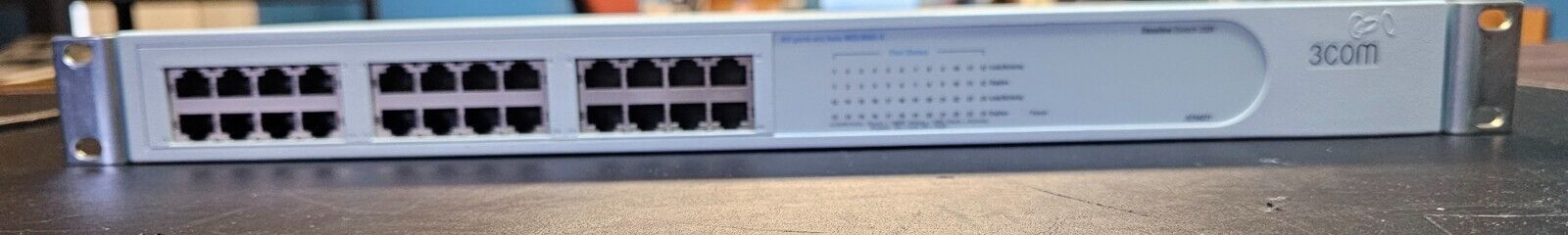 3COM Baseline Switch 2024(3C16471) - 24 Ethernet Ports, Received Power-Untested