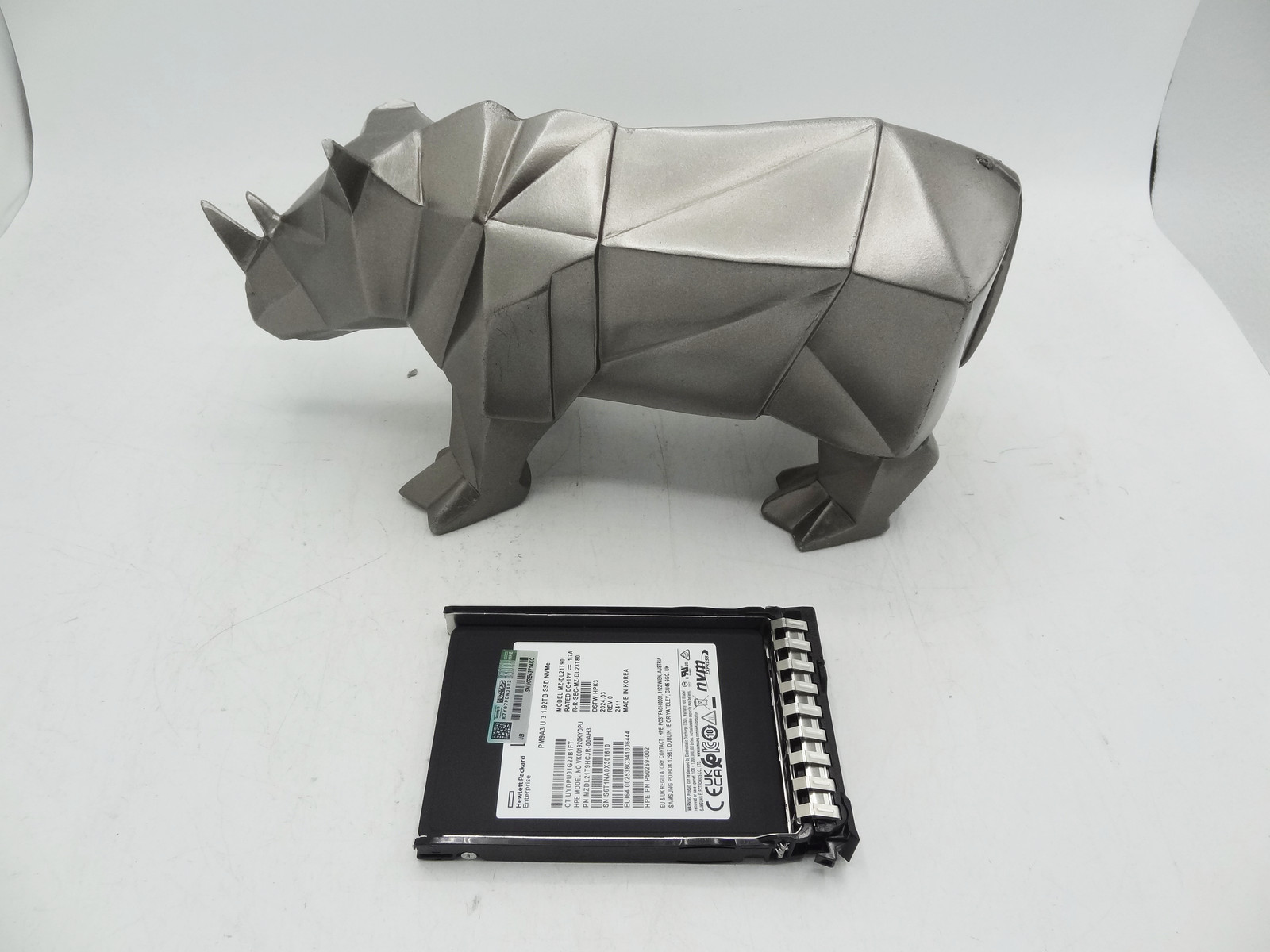 P71368-001 HP 1.92T SFF NVMe RI BC NTX SSD