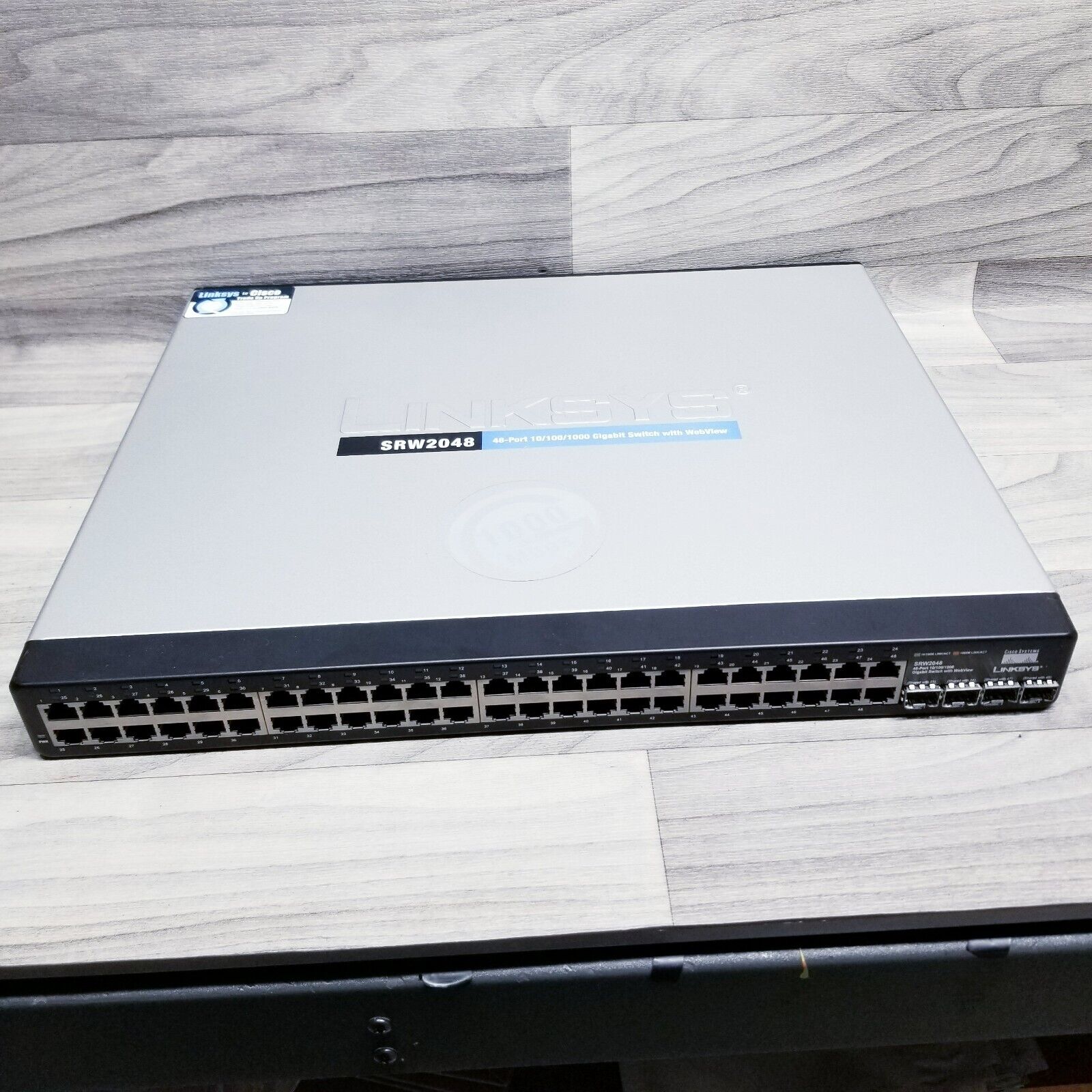 Cisco Linksys SRW2048 48-port WebView Gigabit Ethernet Managed Switch w/brackets