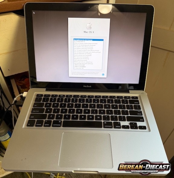 2008 Apple MacBook A1278 2.4GHz Aluminum + 60GB Black iPod + Bose Earphones