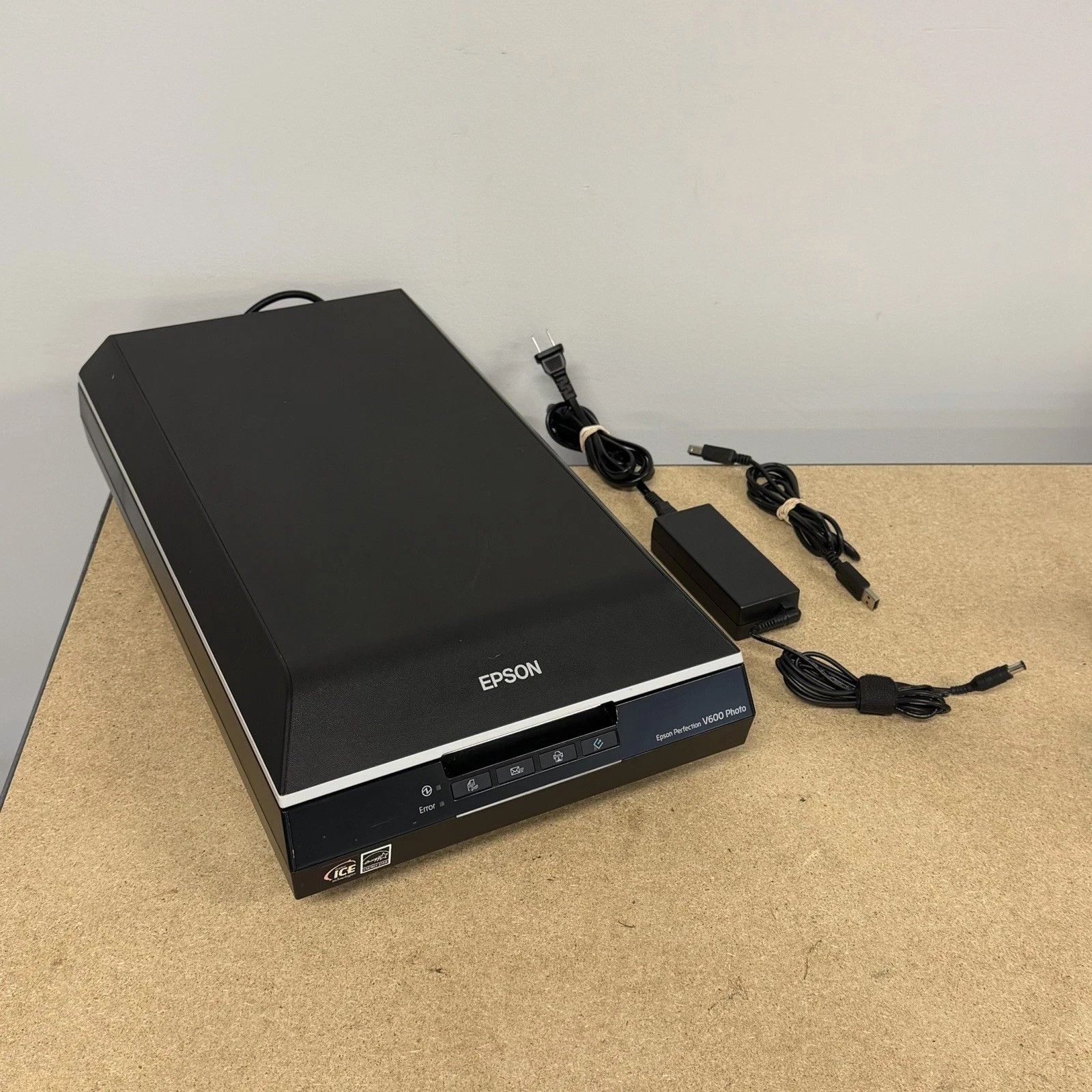 Epson Perfection V600 Flatbed Photo  Document Scanner TESTED Includes Cord