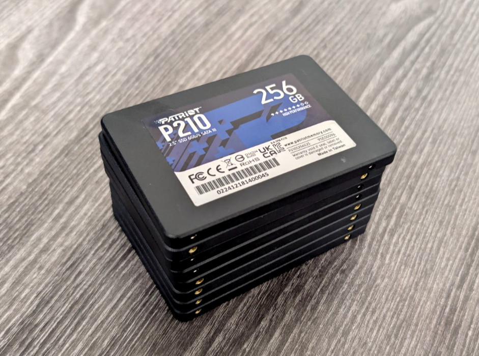 LOT of 8 PATRIOT P210 256GB 2.5\