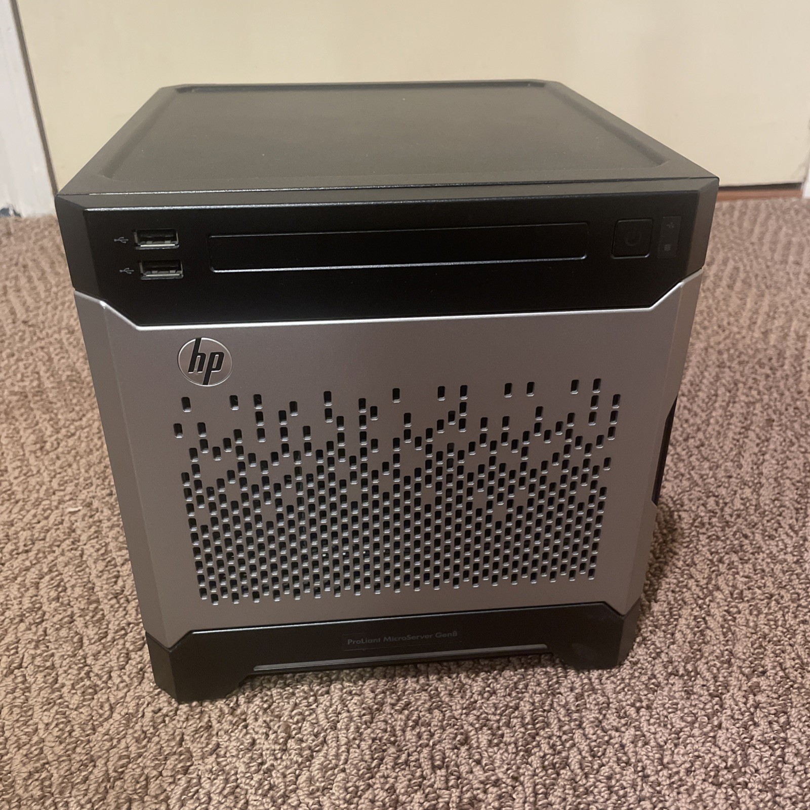 HP MicroServer Gen8 Xeon 4-core E3-1280v2 16GB + 6TB Proxmox iLO licensed