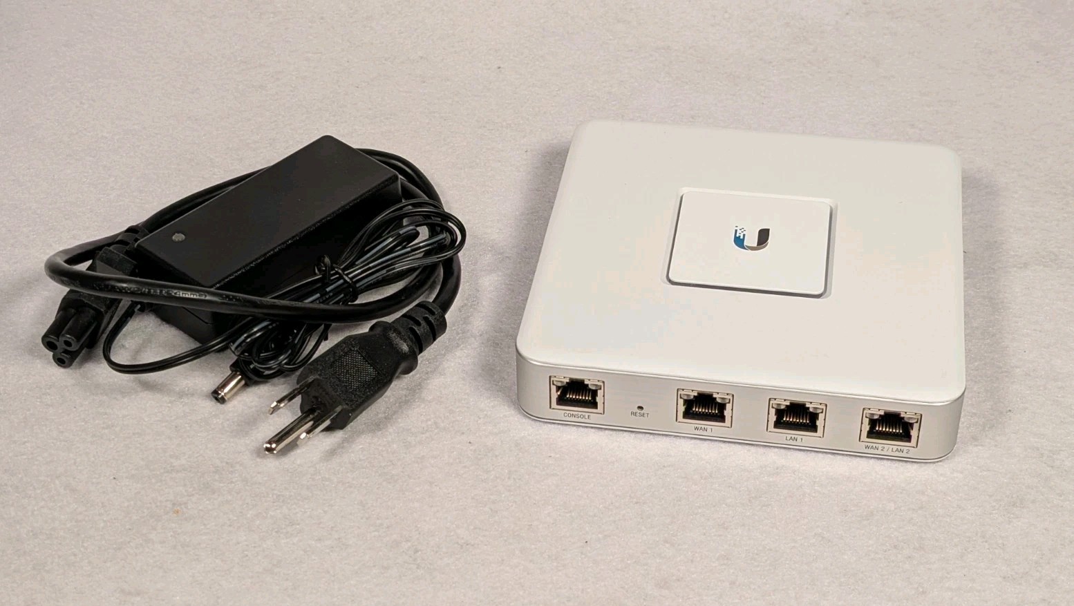 Ubiquiti Unfi USG Security Gateway Firewall Router 3 Port USG-3P