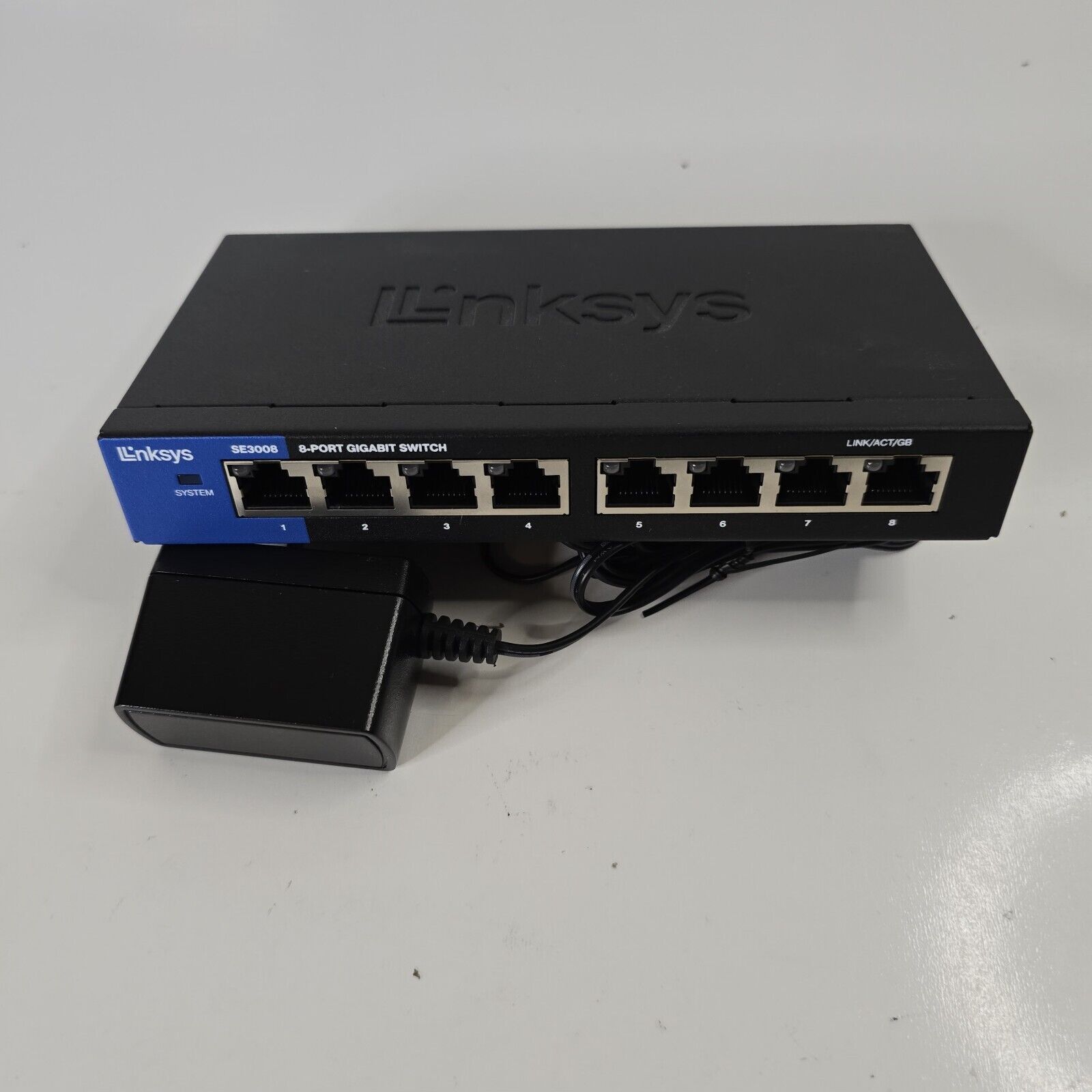 Linksys SE3008 8 Ports Gigabit Ethernet Switch.