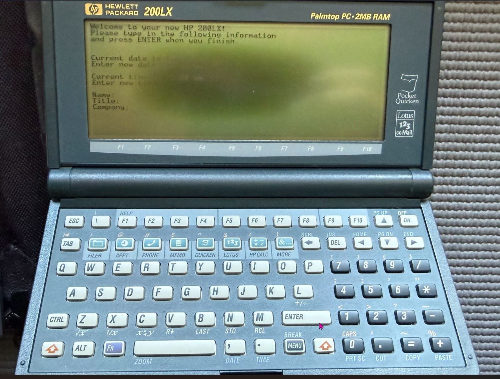 Vintage HP 200LX Palmtop PC-2MB Ram - Works but with screen issues