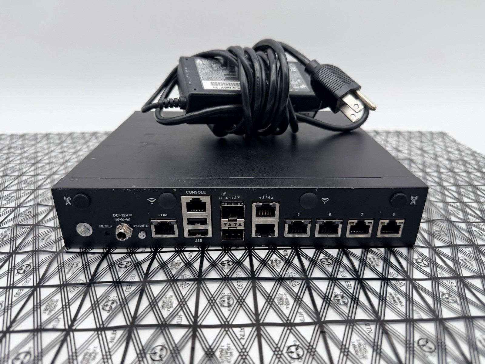 pfSense Firewall 16-Core Atom C3958 8GB DDR4 RAM 64GB SSD 8x 1Gbe QAT AES-NI VPN