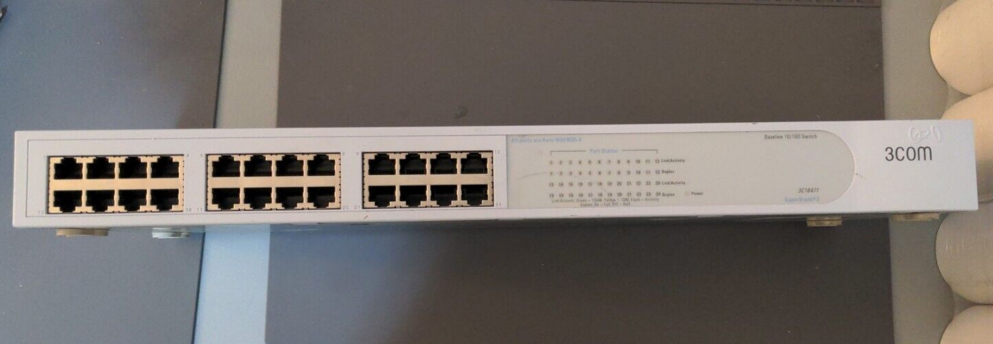 24-Port 3COM SuperStack 3 Baseline 10/100 Unmanaged Network Switch 3C16471