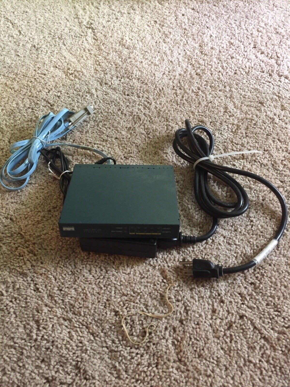Cisco PIX 501 series firewall with ac adapter and console cable (CNS6RVPAAA)