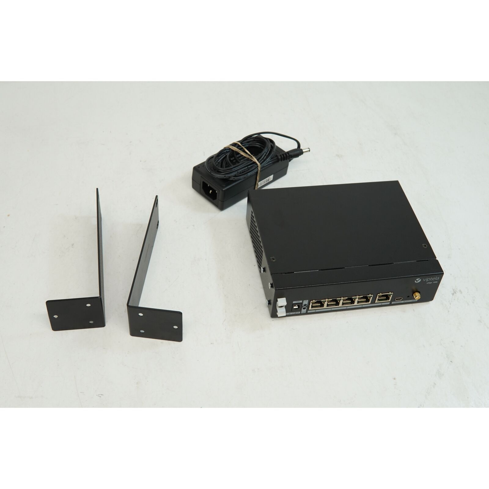 Cisco / Viptela vEdge 100B 5-Port SD-WAN Router w/ Rack Ears & AC Adapter